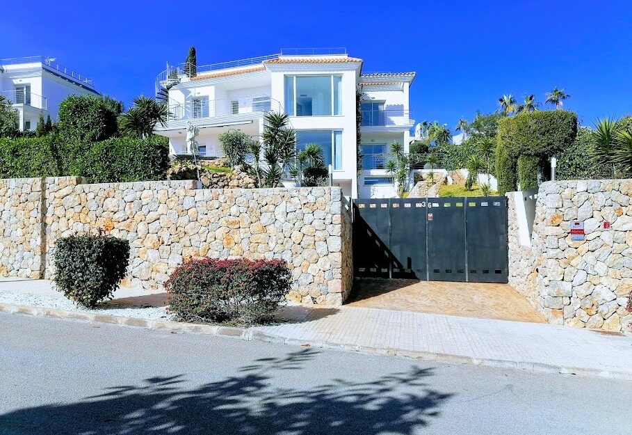 VILLA WITH SEA VIEW FOR RENT