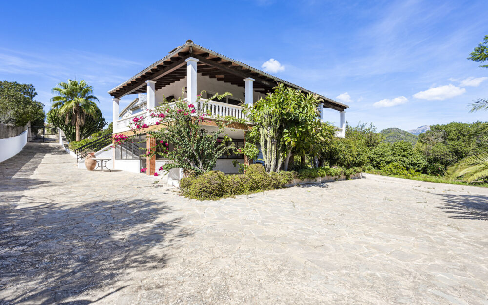 FINCA WITH A LOT OF POTENTIAL IN A GREAT LOCATION