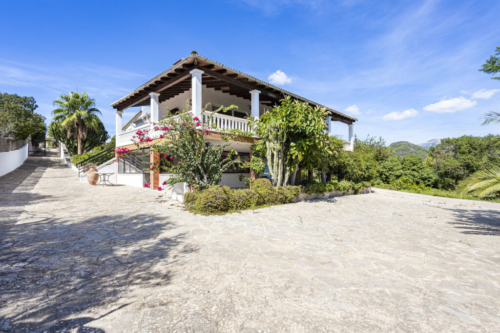 FINCA WITH A LOT OF POTENTIAL IN A GREAT LOCATION